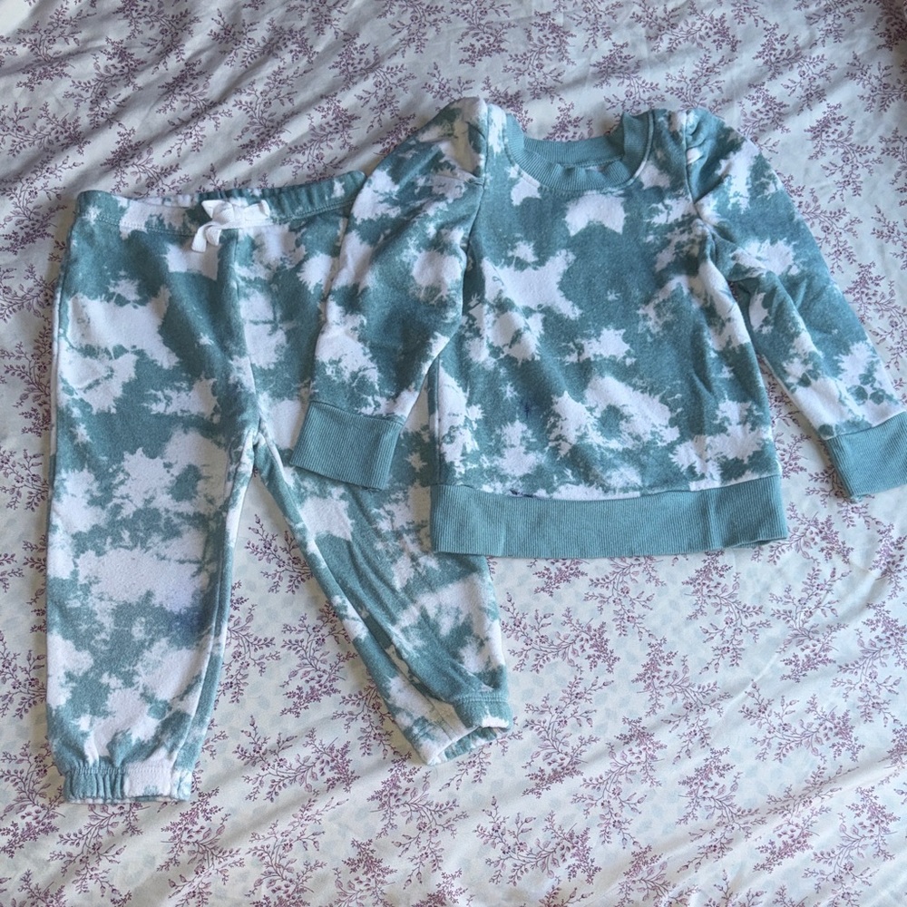 Girl’s 2T Winter Bundle | 13 Items - Picture 2 of 16